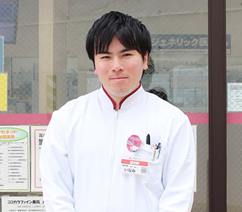 写真：ココカラファイン薬局 大和中央店様のスタッフ