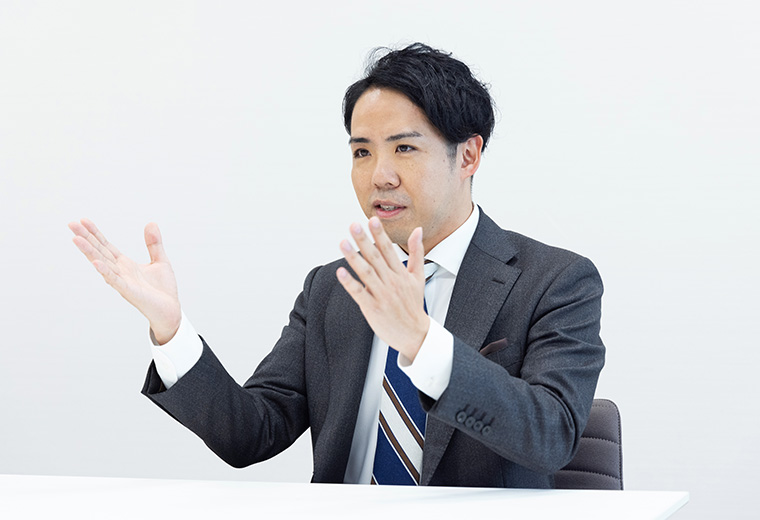 写真:資生堂ジャパン株式会社様のスタッフが説明している様子